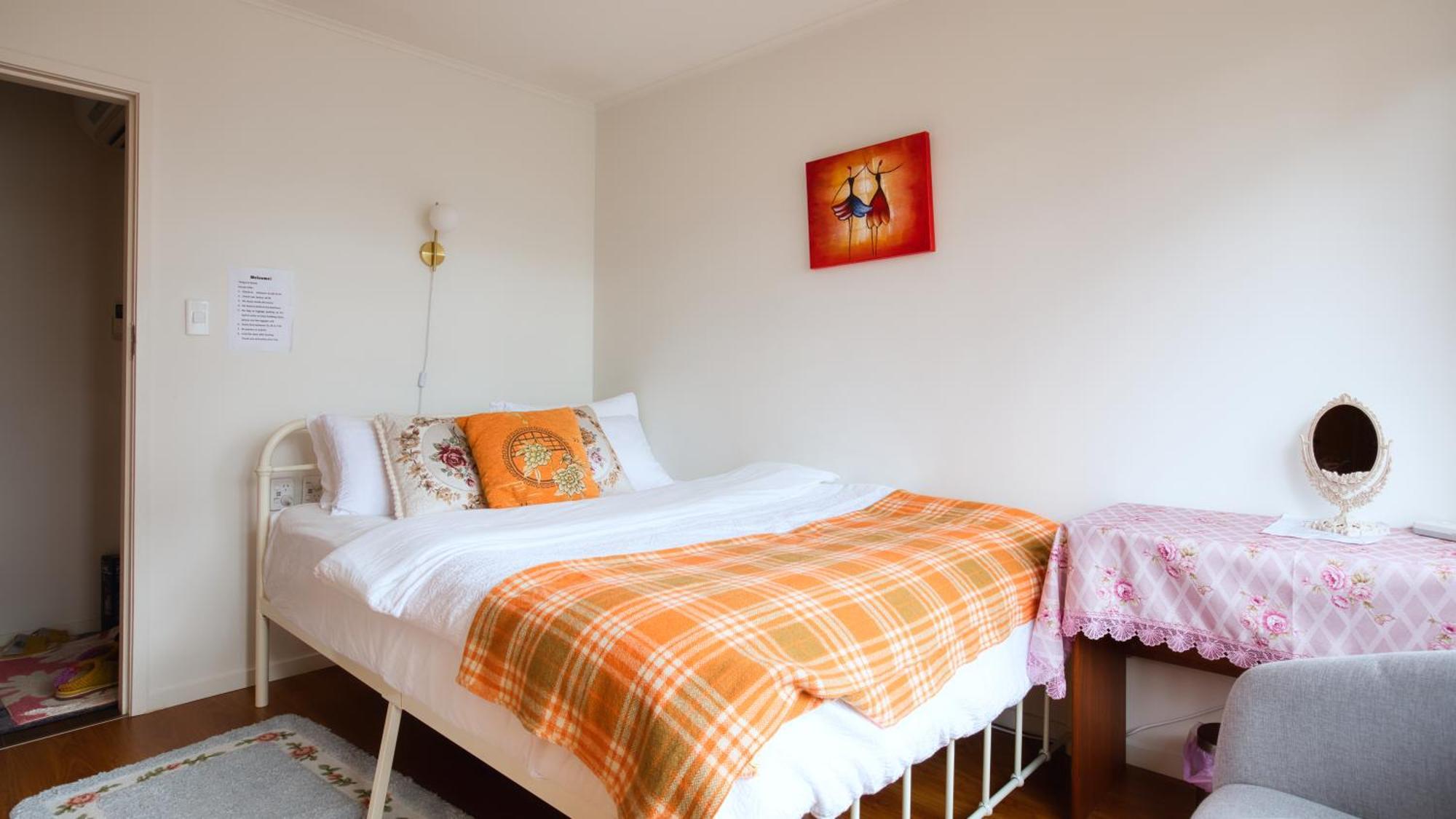 Sweet Home Between Cbd And University Hamilton Bagian luar foto
